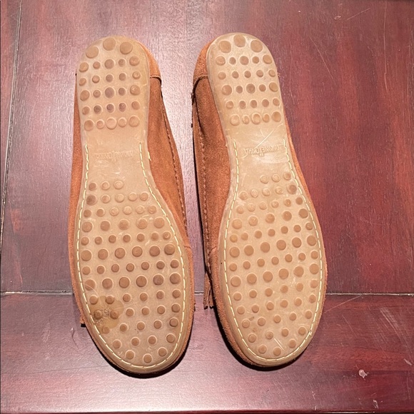 Minnetonka Tan Suede Moccasins with Bow - Picture 4 of 5